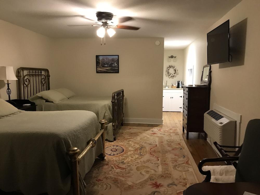 Canemount Plantation Inn