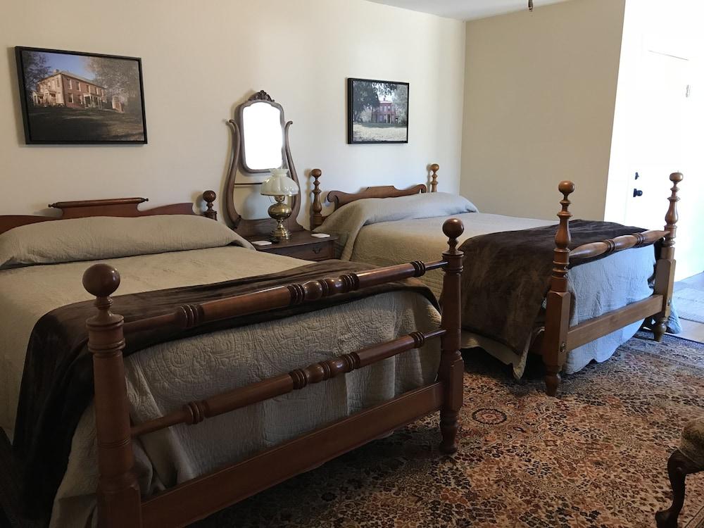 Canemount Plantation Inn