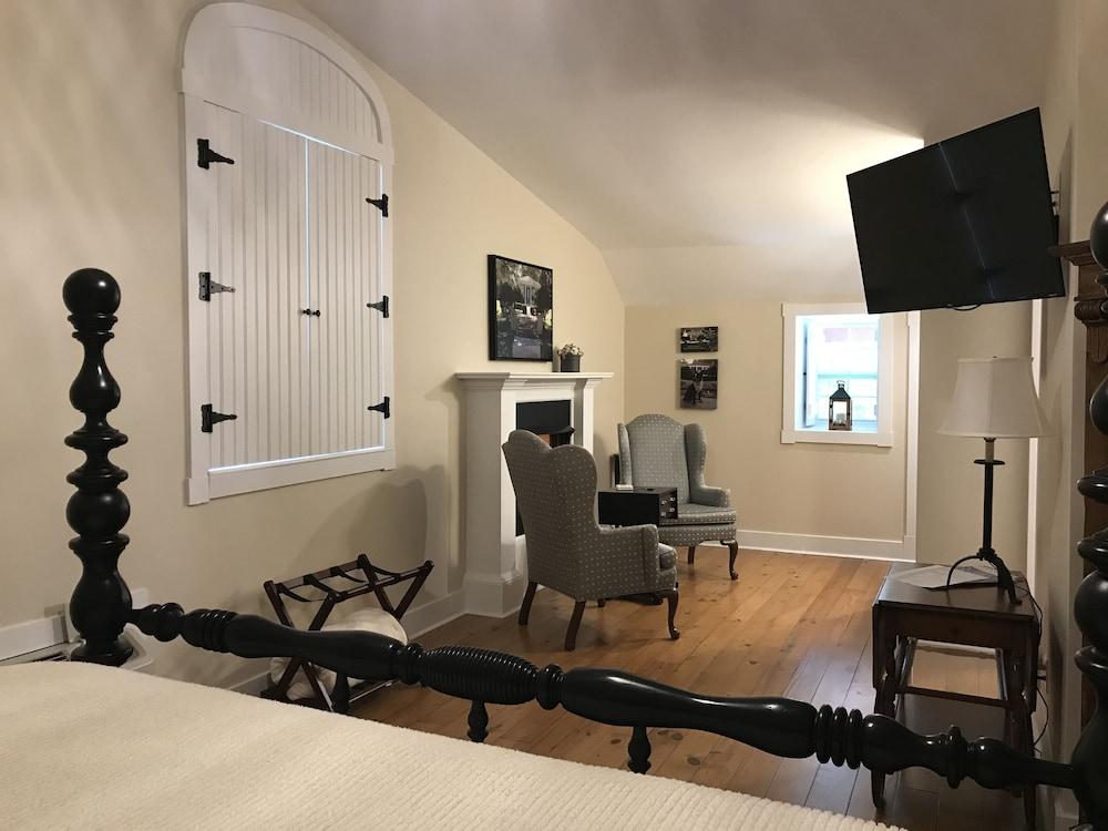 Canemount Plantation Inn