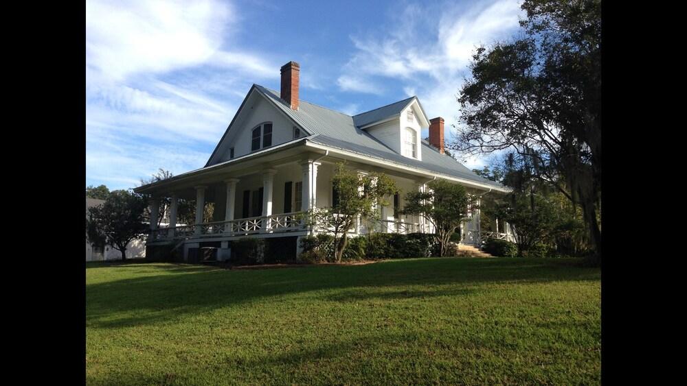 Canemount Plantation Inn
