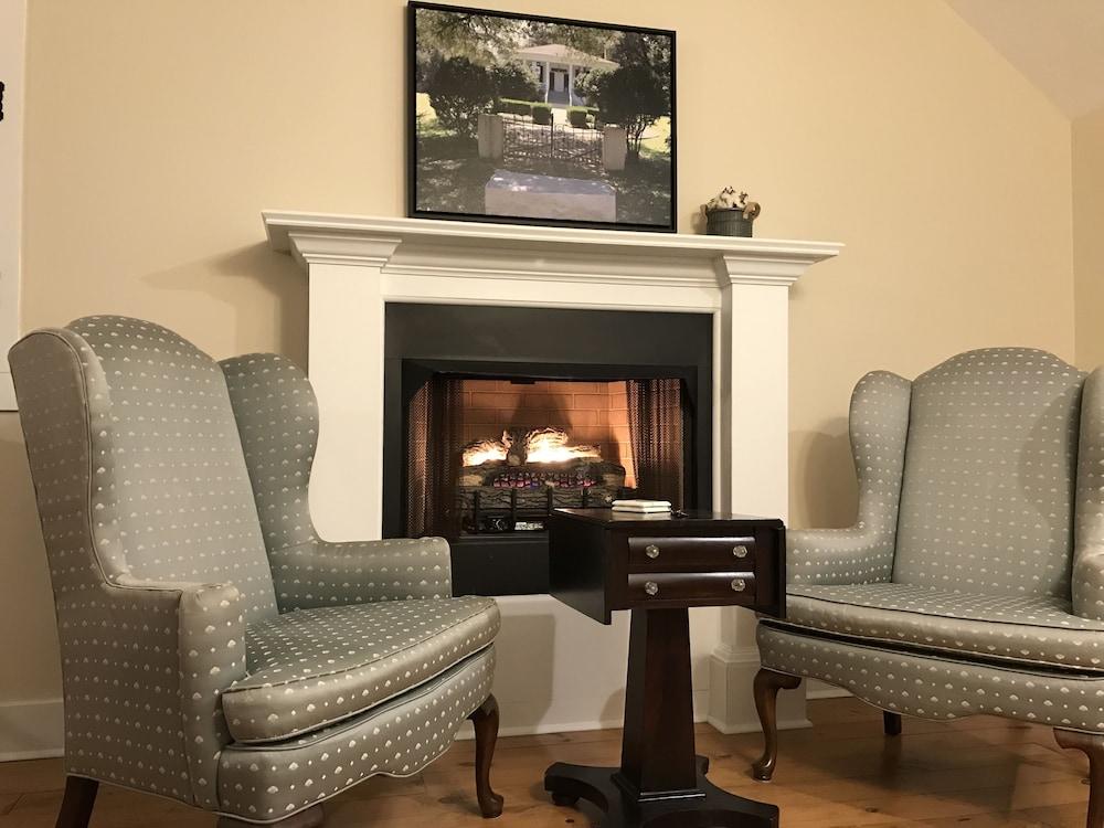 Canemount Plantation Inn