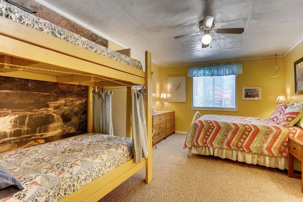 Inn The Clouds Hostel & Inn