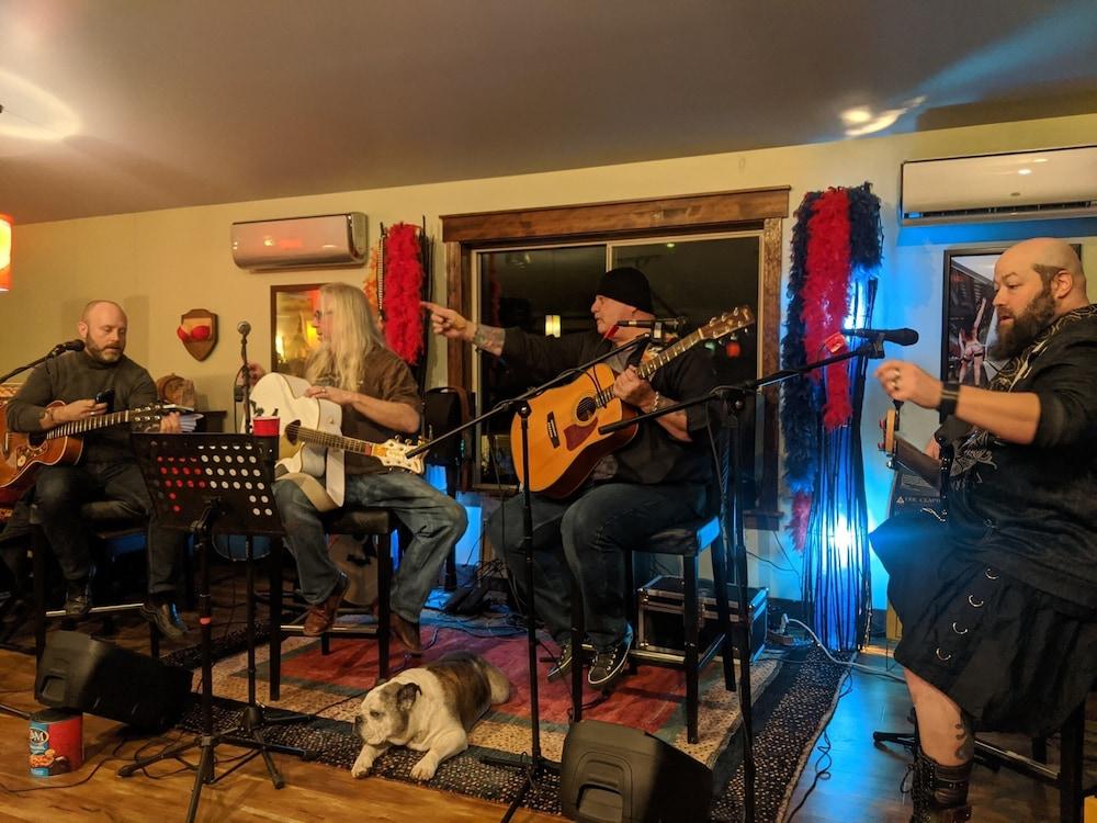 Happy Rock Inn