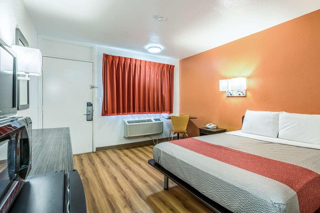Motel 6 Lumberton