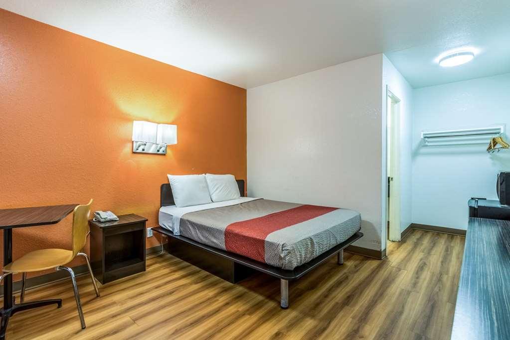 Motel 6 Lumberton