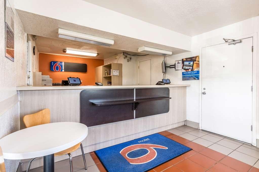 Motel 6 Lumberton
