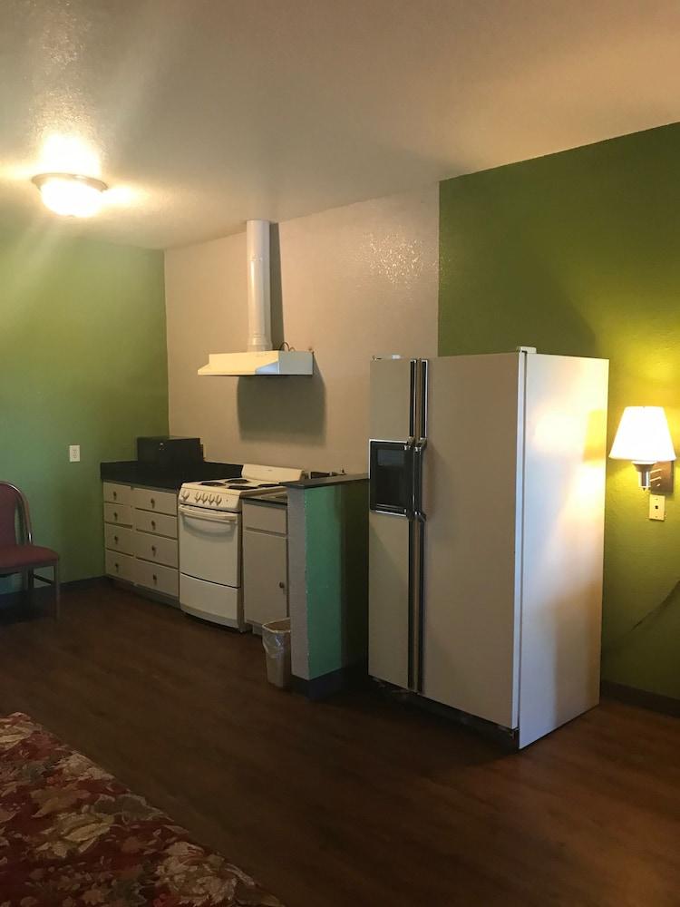 Day N Night Inn