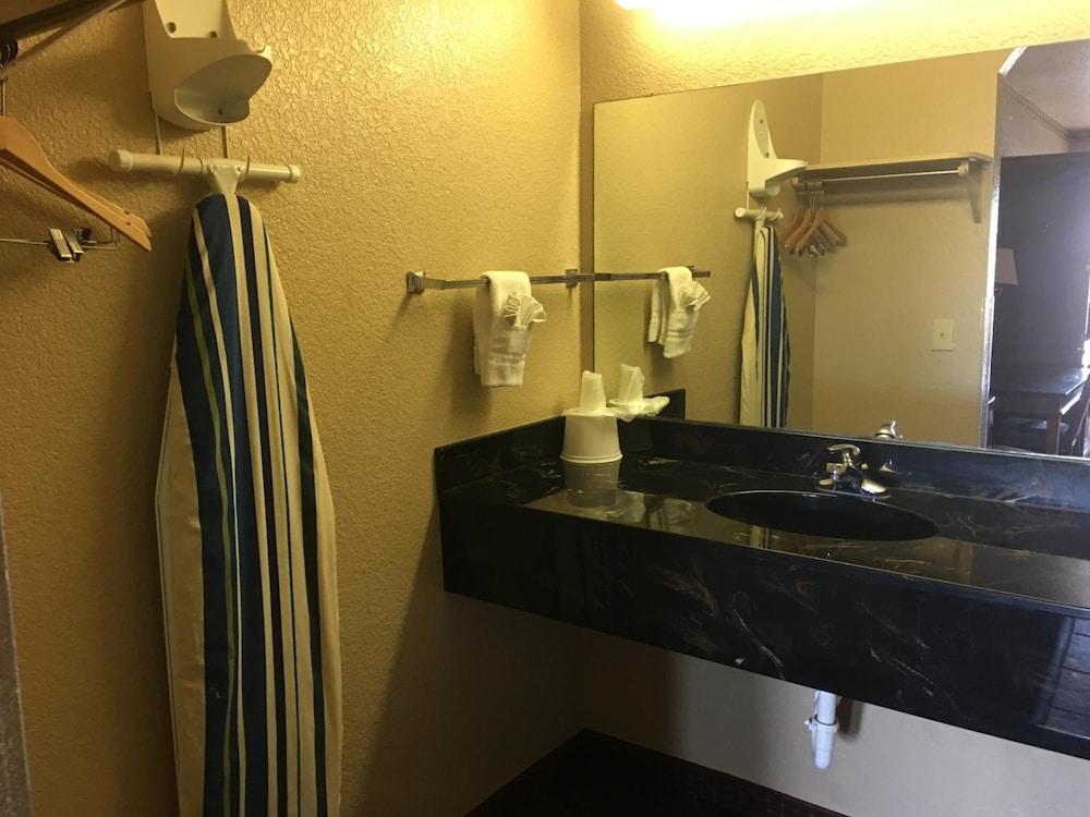 Day N Night Inn