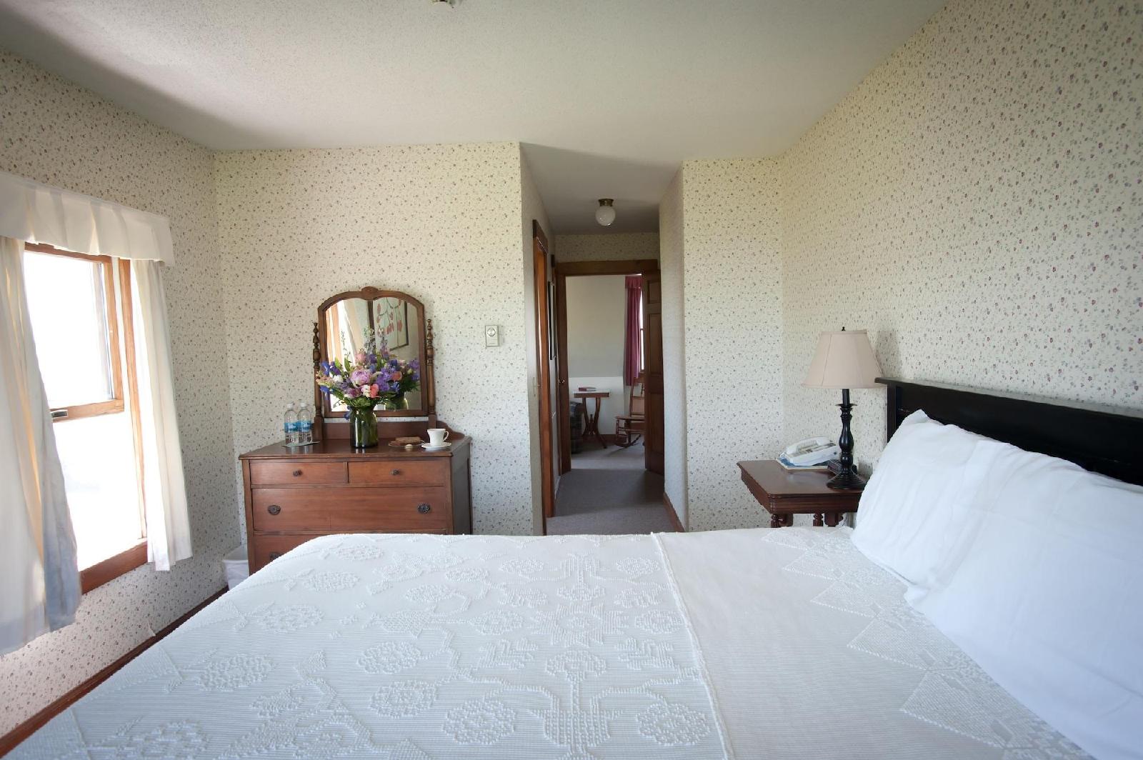 East Wind Inn
