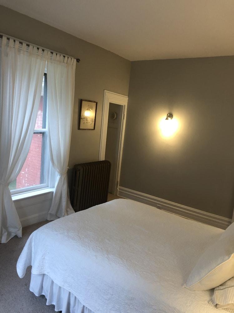 Hatch House Bed & Breakfast