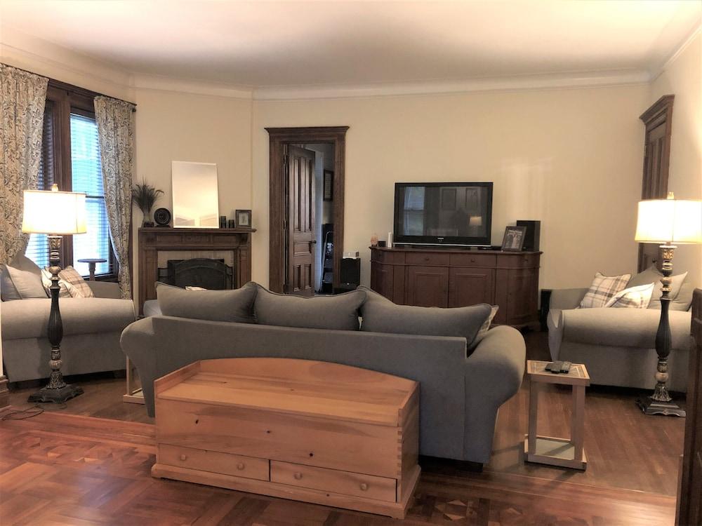Hatch House Bed & Breakfast