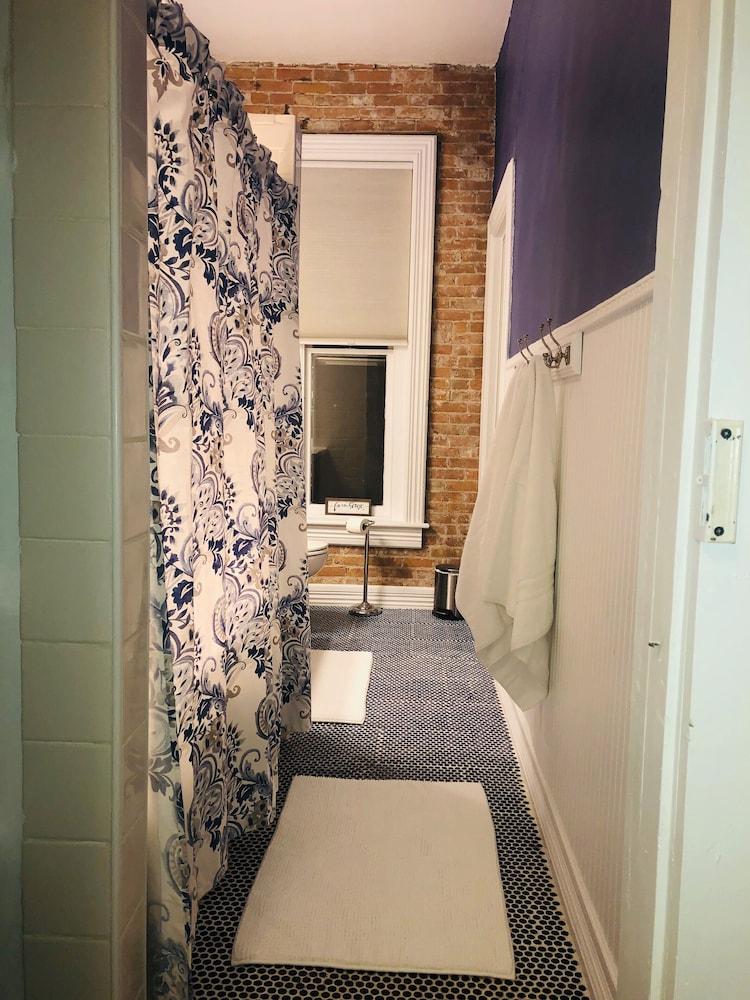 Hatch House Bed & Breakfast