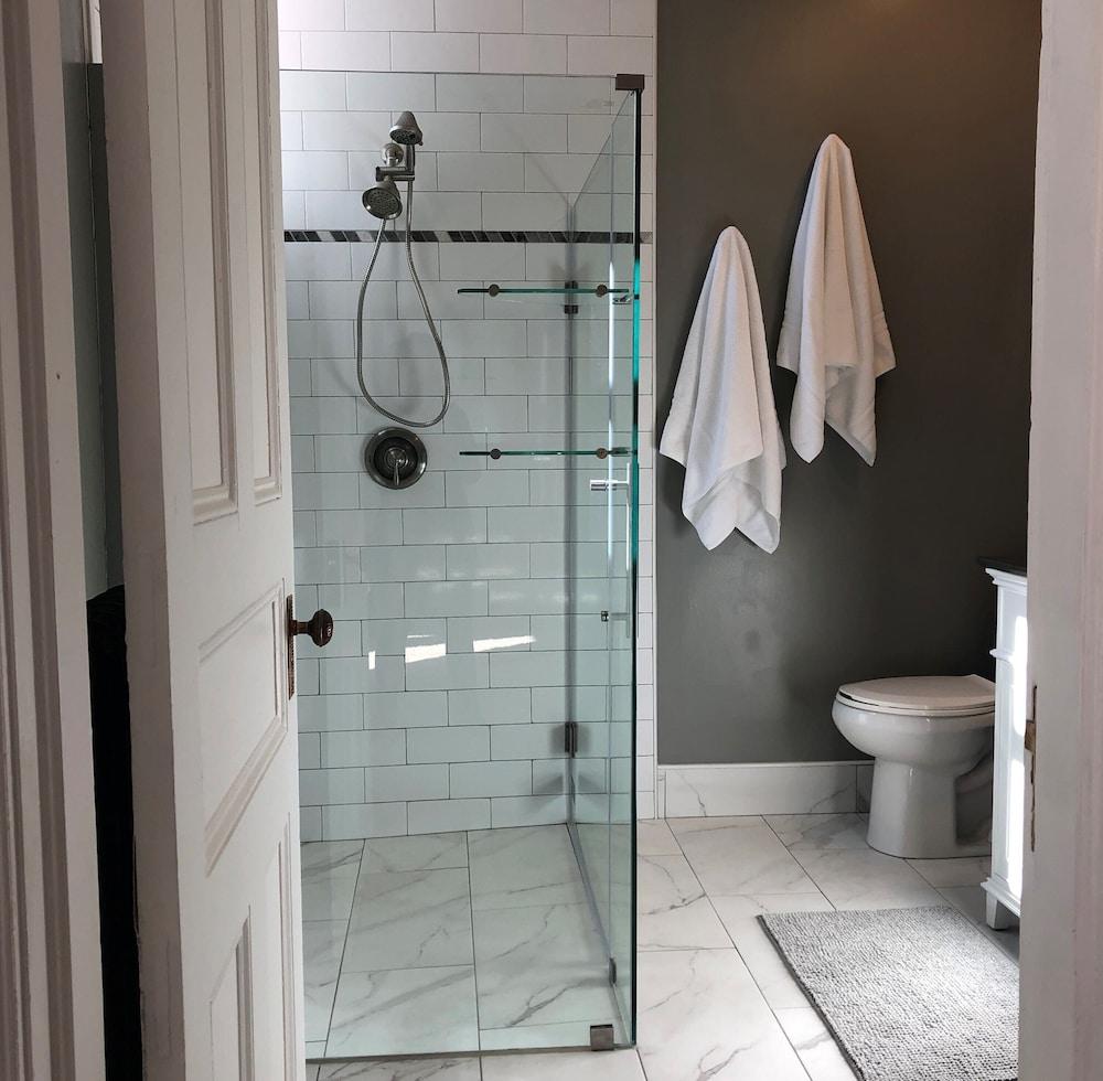 Hatch House Bed & Breakfast