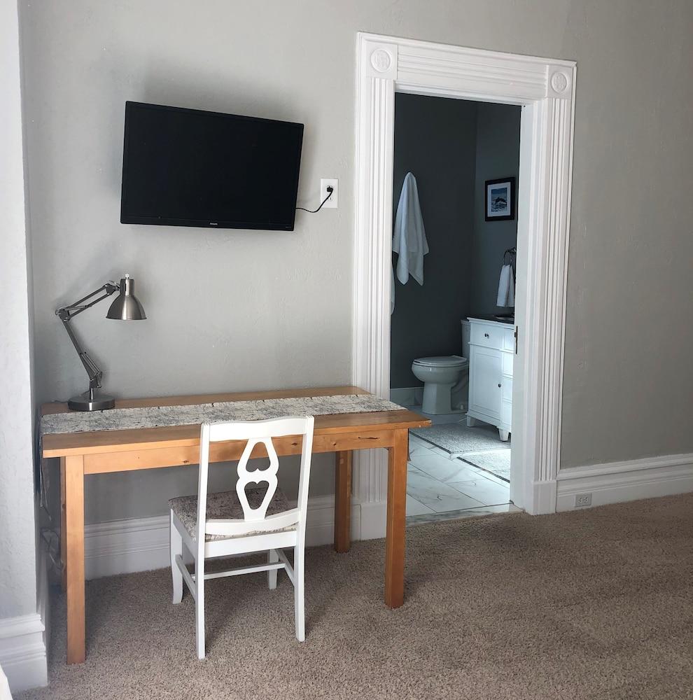 Hatch House Bed & Breakfast