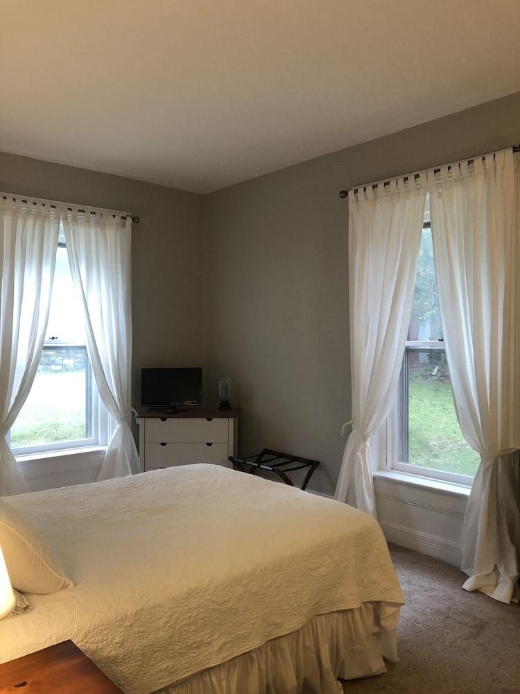 Hatch House Bed & Breakfast