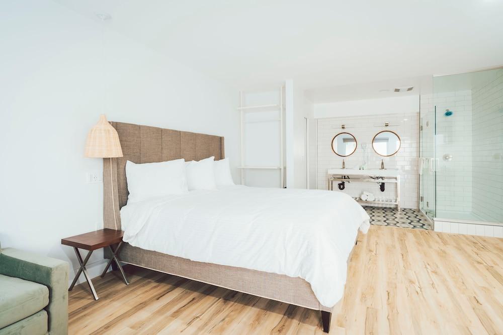 The Belmont Shore Inn