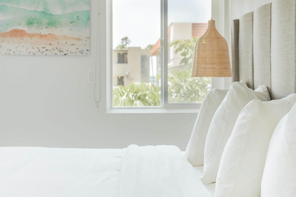 The Belmont Shore Inn