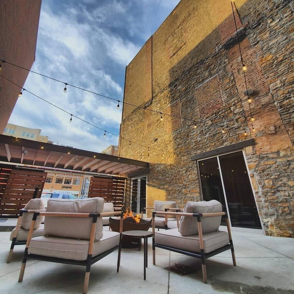 Cyrus Hotel