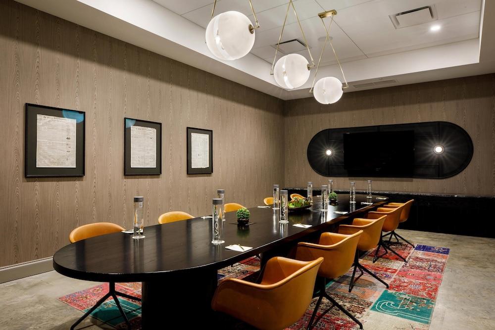 Cyrus Hotel