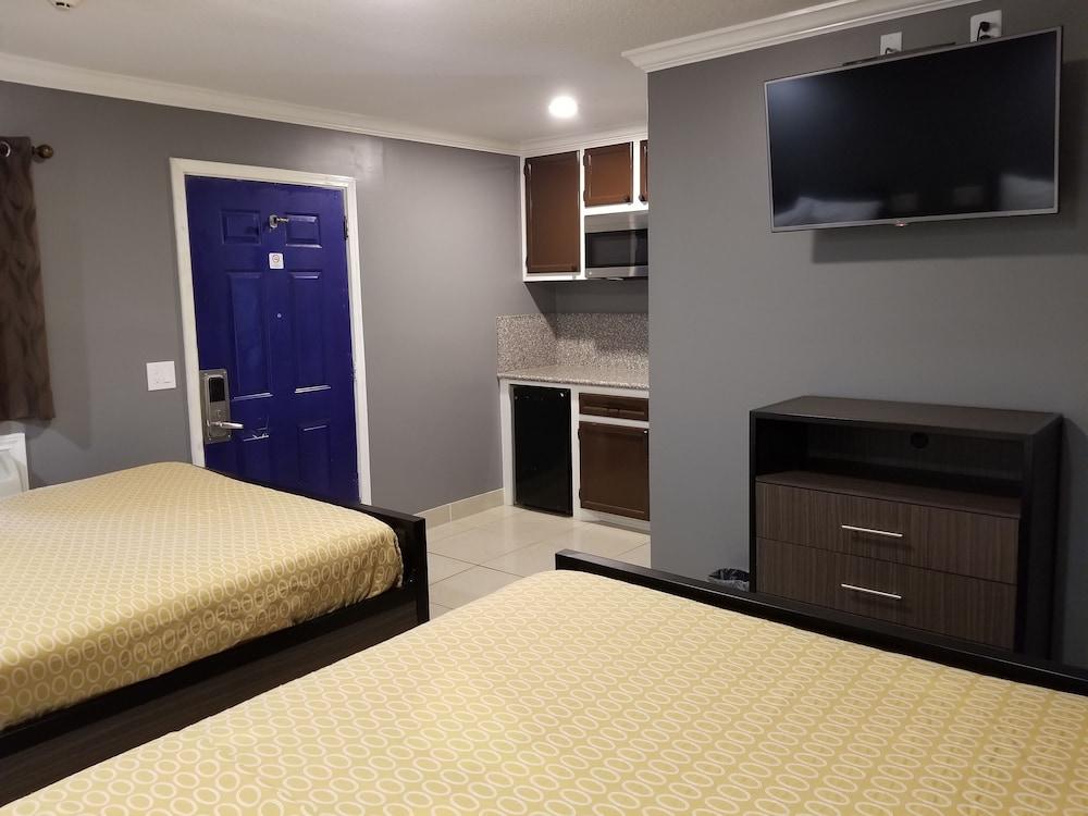 Lone Star Inn by FairBridge