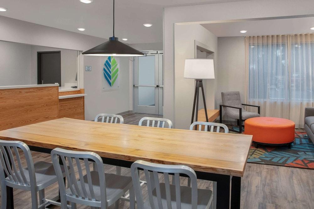 WoodSpring Suites Washington DC East Arena Drive