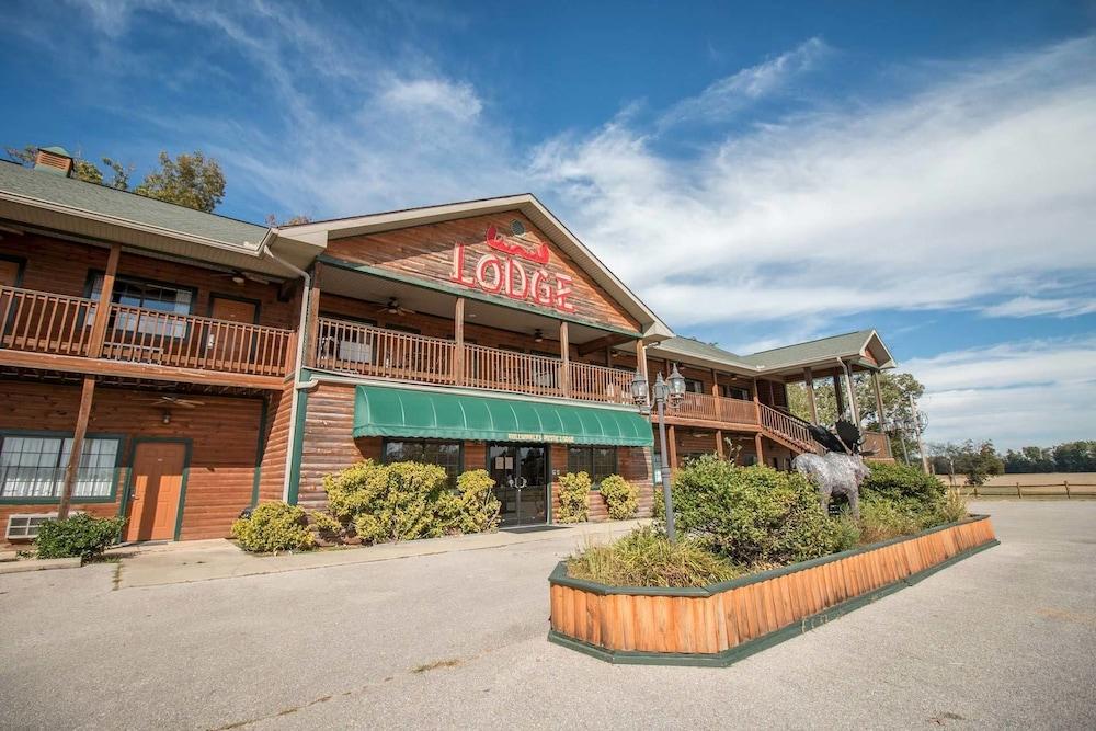Bullwinkle’s Rustic Motel