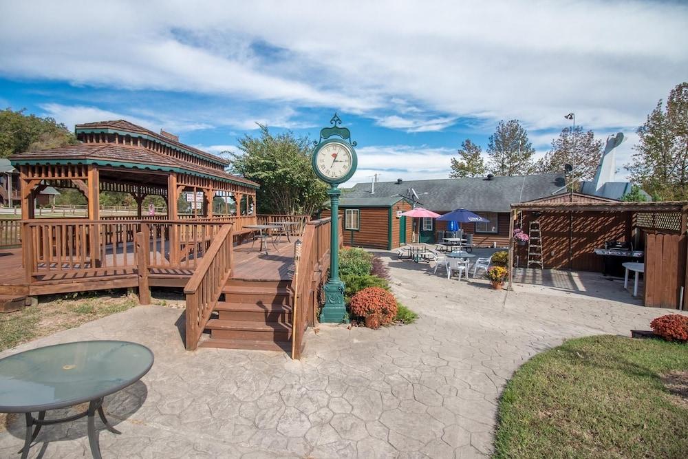 Bullwinkle’s Rustic Motel