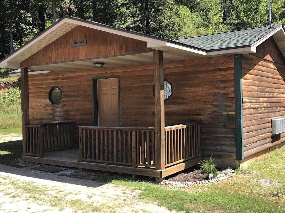 Bullwinkle’s Rustic Motel