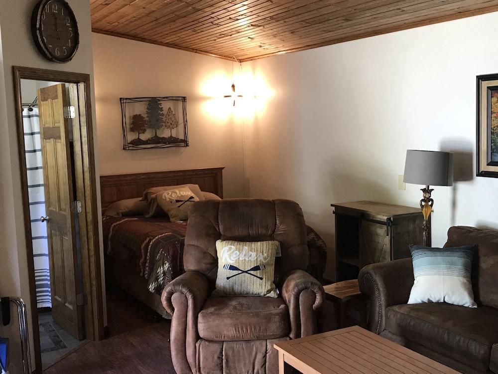 Bullwinkle’s Rustic Motel