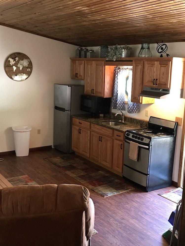 Bullwinkle’s Rustic Motel