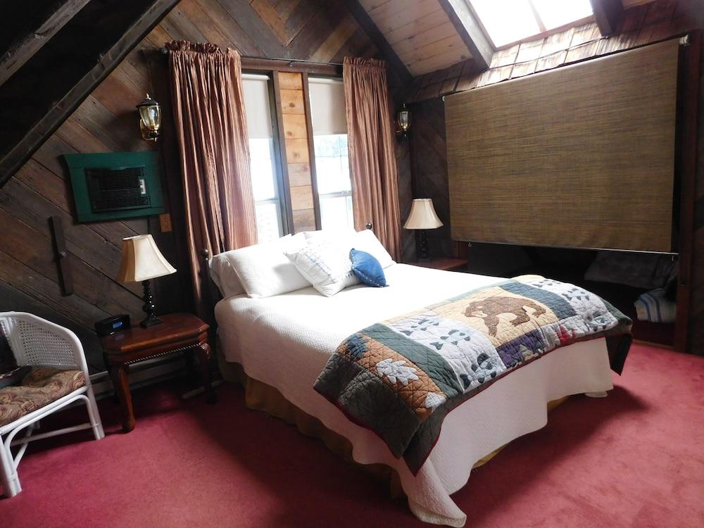 The Davies Family Inn at ShadowRidge Road