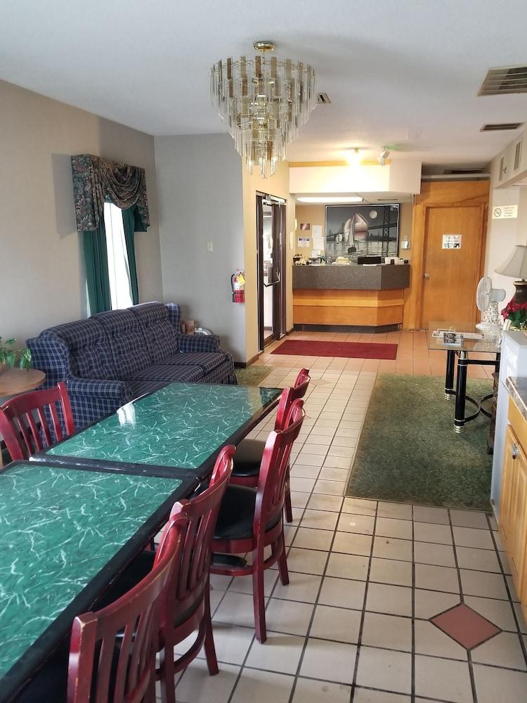 Fort Wayne Inn