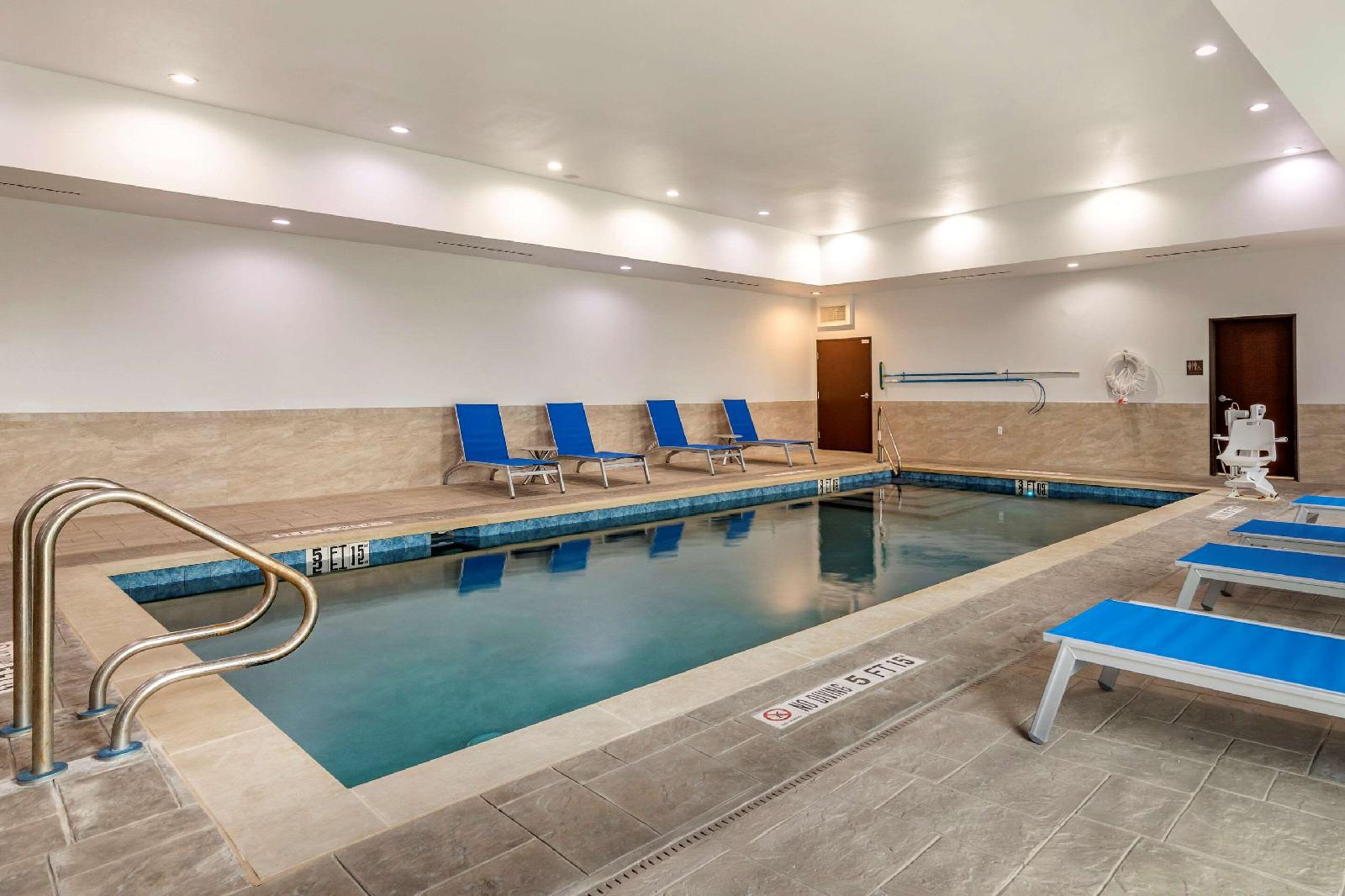 Comfort Suites