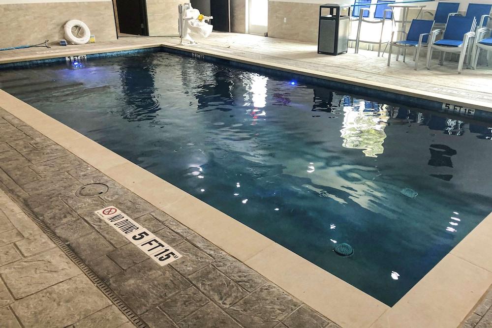 Comfort Suites