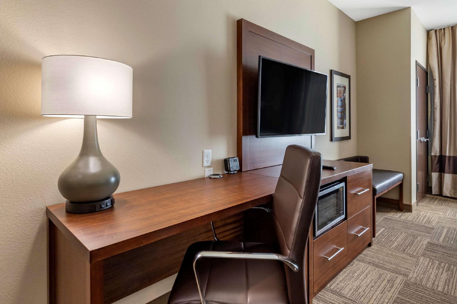 Comfort Suites