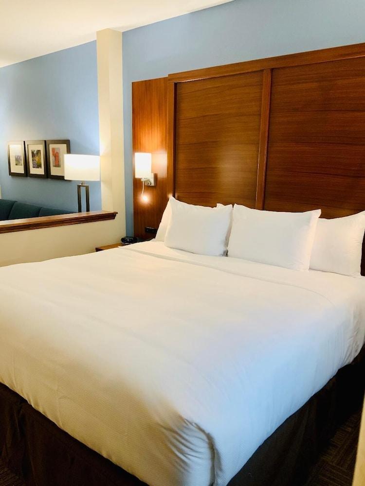 Comfort Suites