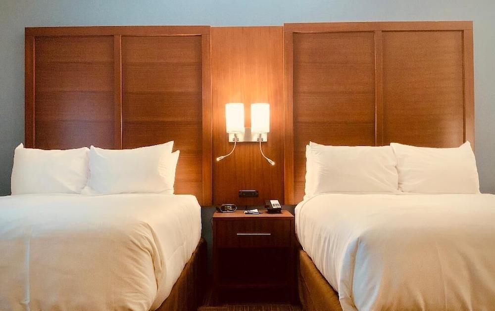 Comfort Suites