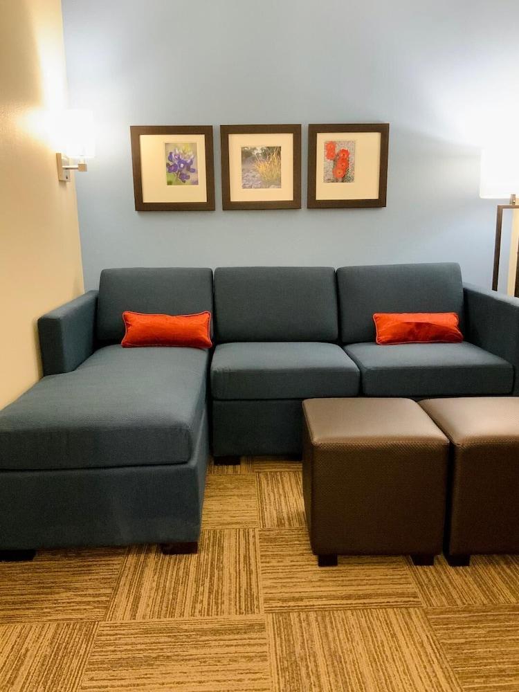Comfort Suites