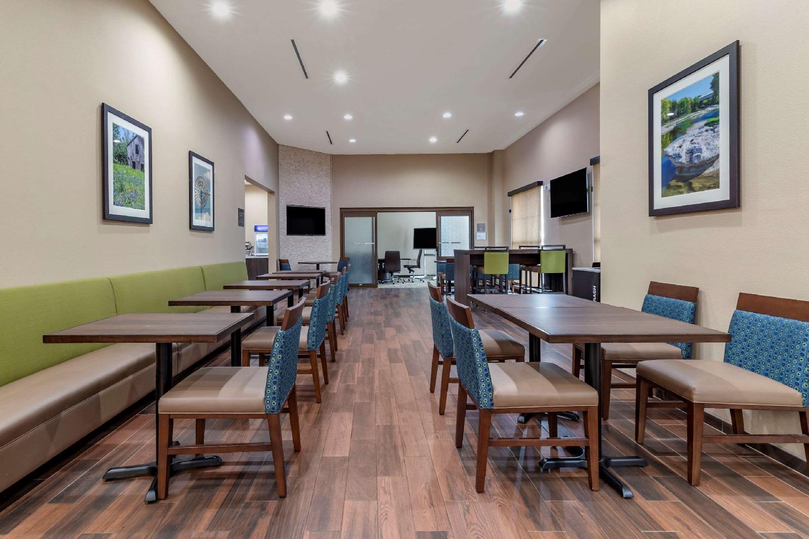 Comfort Suites