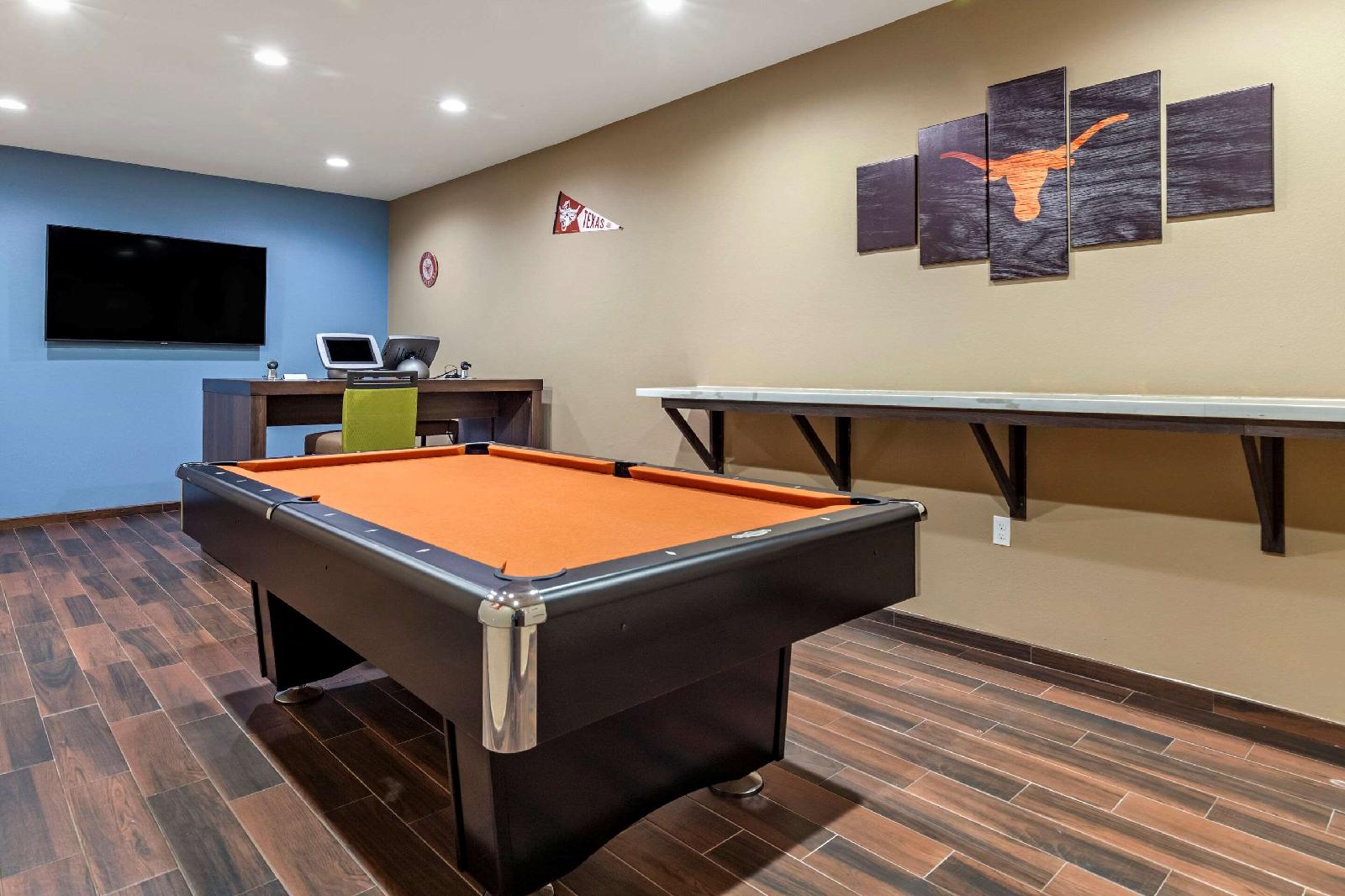 Comfort Suites