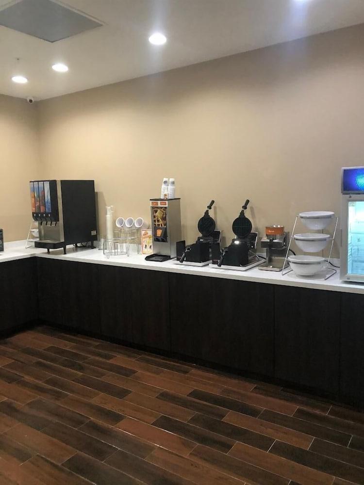 Comfort Suites