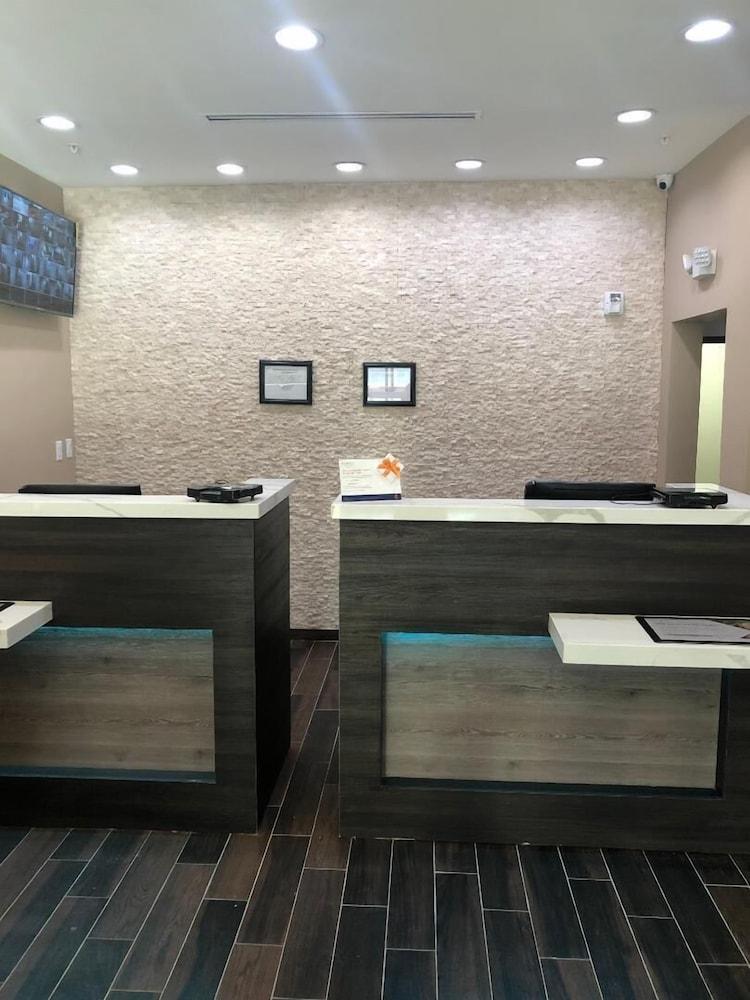 Comfort Suites