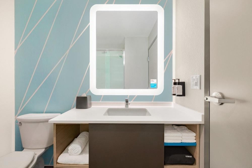Avid Hotels Boston Logan Airport Revere