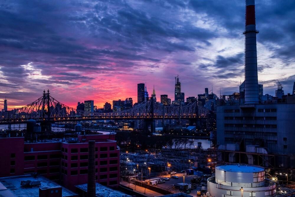 La Quinta Inn and Suites by Wyndham Long Island City
