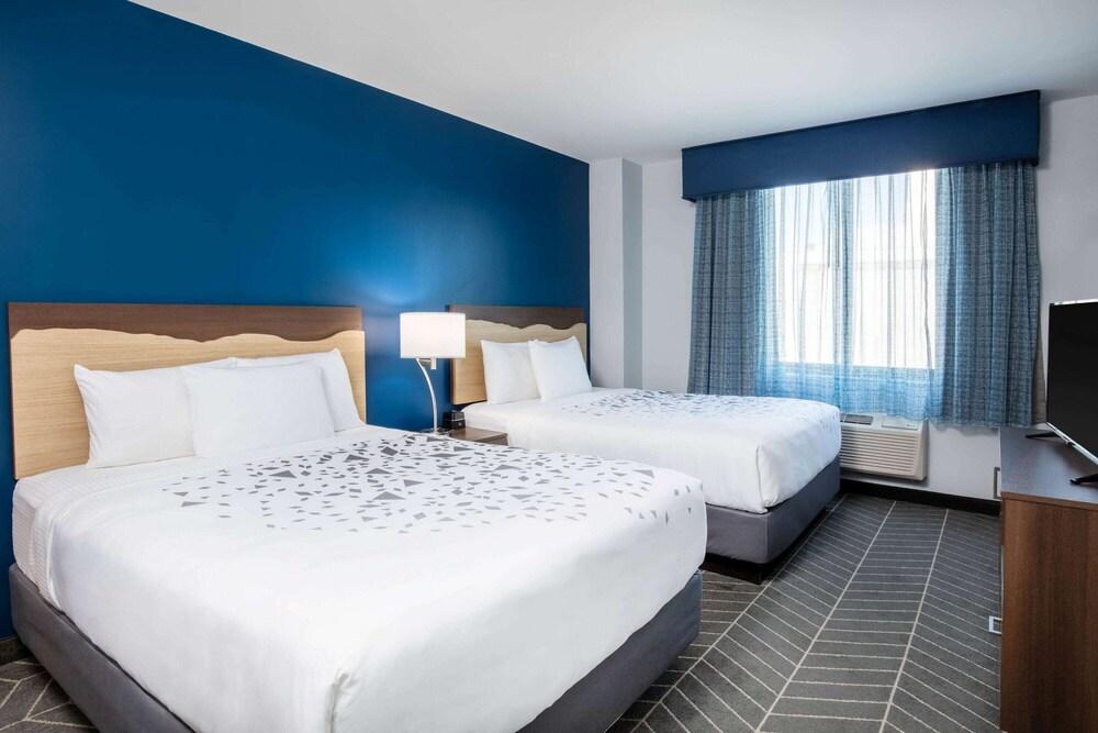 La Quinta Inn and Suites by Wyndham Long Island City