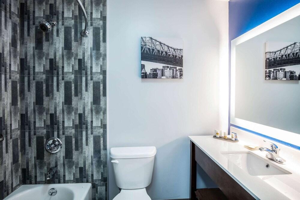 La Quinta Inn and Suites by Wyndham Long Island City