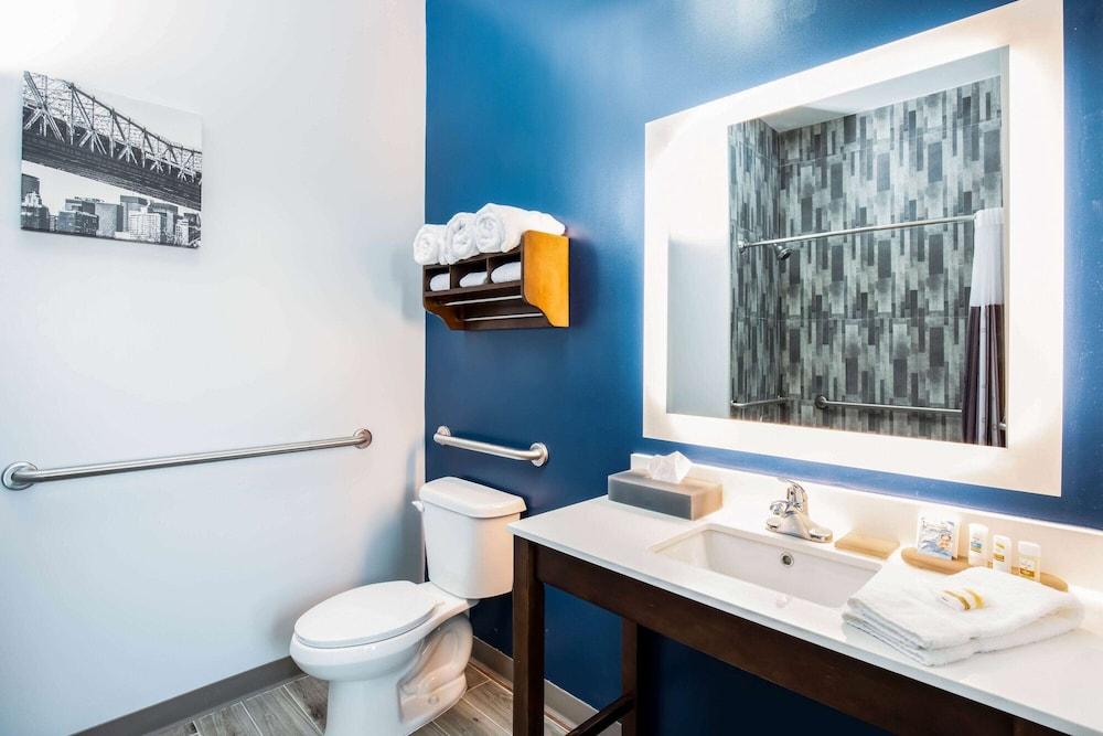 La Quinta Inn and Suites by Wyndham Long Island City