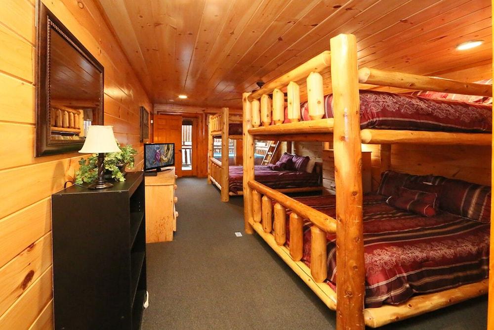 Mountain Movie Inn