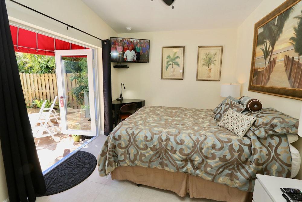 Fantasy Island Inn Caters to Men