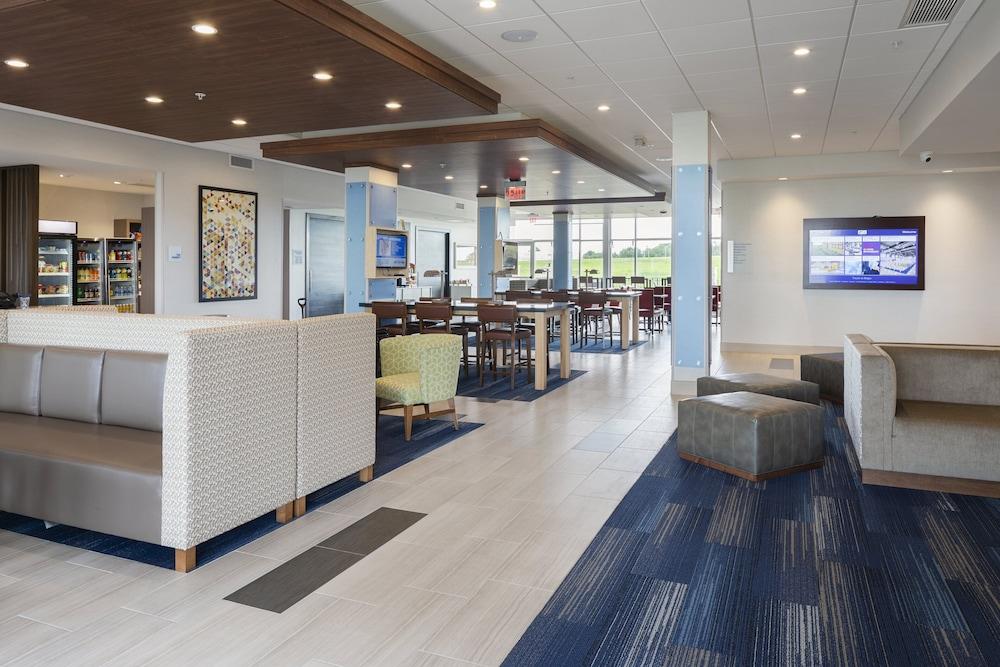Holiday Inn Express & Suites Bourbonnais East - Bradley